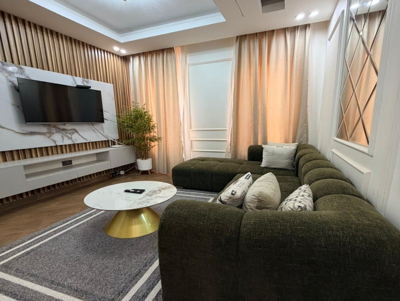 RITZ LUXURIOUS APARMENTS SITTIN ROOM IMAGE.jpg